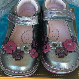 Stride Rite medallion collection girls size 7W